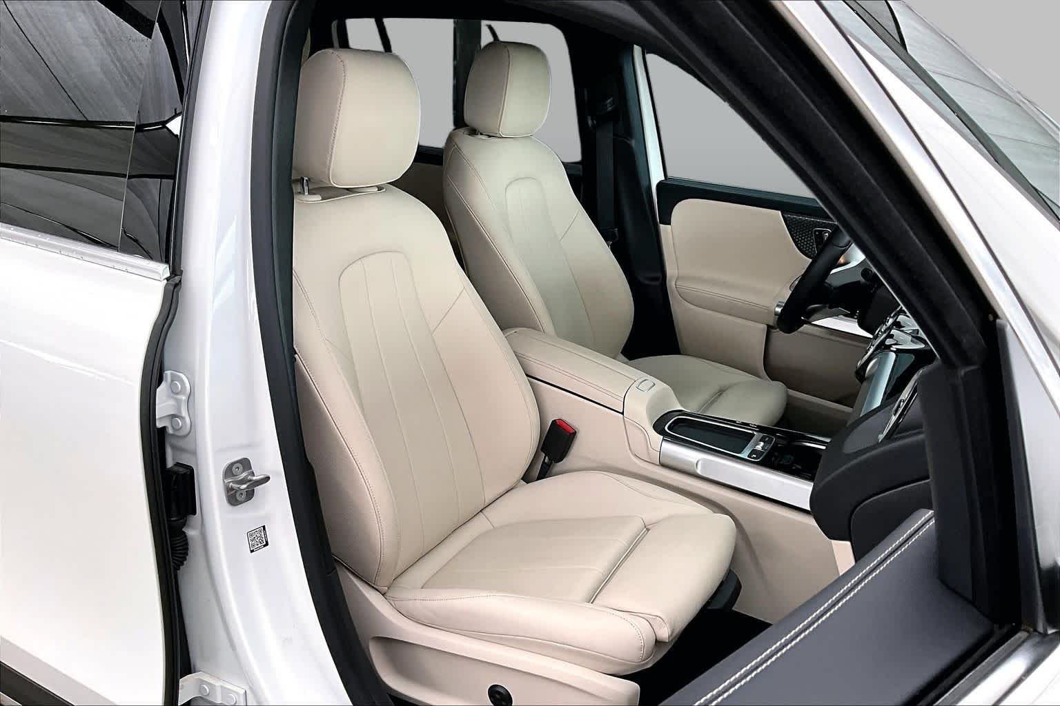 Certified Used 2025 Polar White Mercedes-Benz GLB 250 image 9