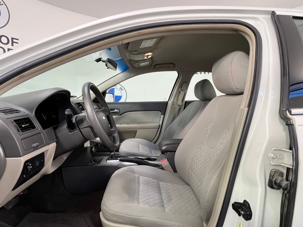 Used 2012 White Ford SE image 17