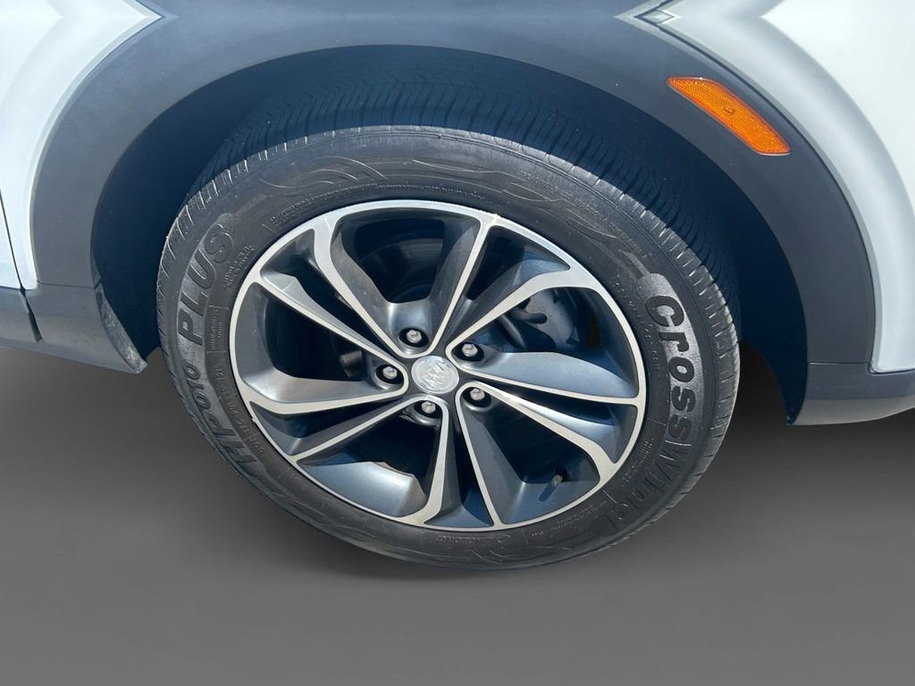 Used 2023 Summit White Buick Select image 10