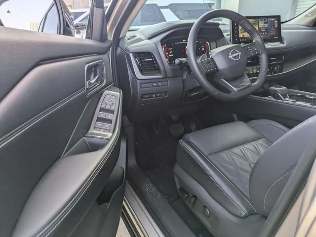 Used 2025 Gold Nissan Platinum image 21
