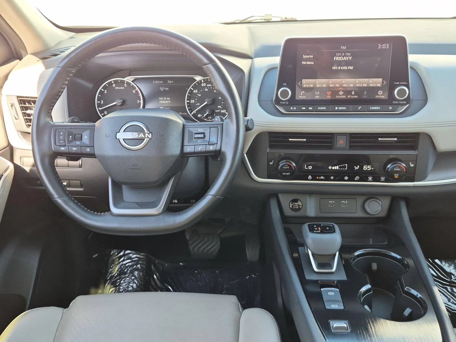 Used 2025 Everest White Pearl Nissan SV image 32