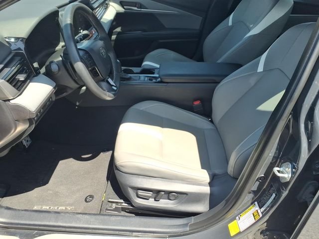 Used 2025  Toyota SE image 7