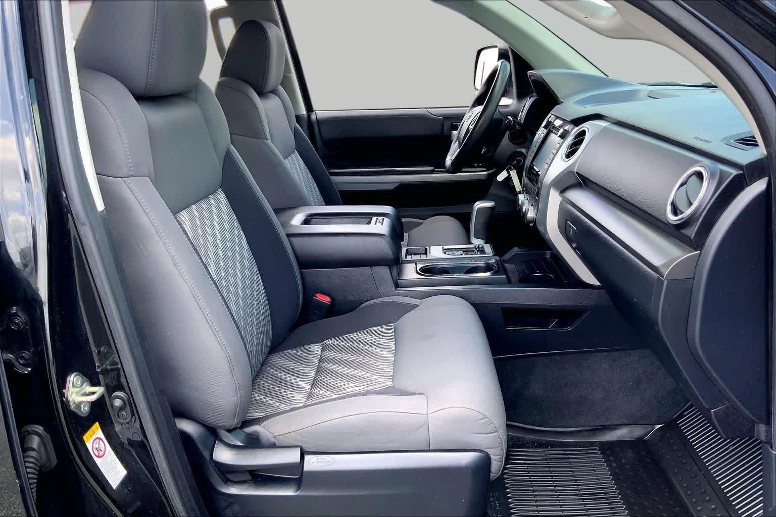 Used 2019 Midnight Black Metallic Toyota SR5 image 9