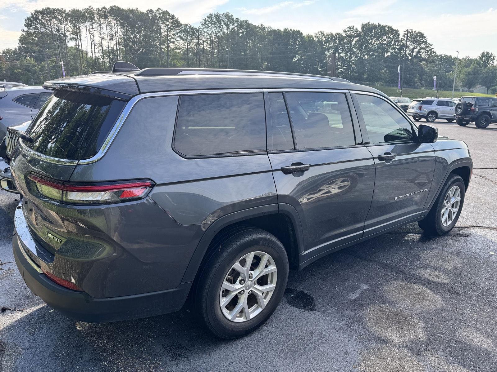 Used 2023 Baltic Gray Metallic Clearcoat Jeep Limited image 5
