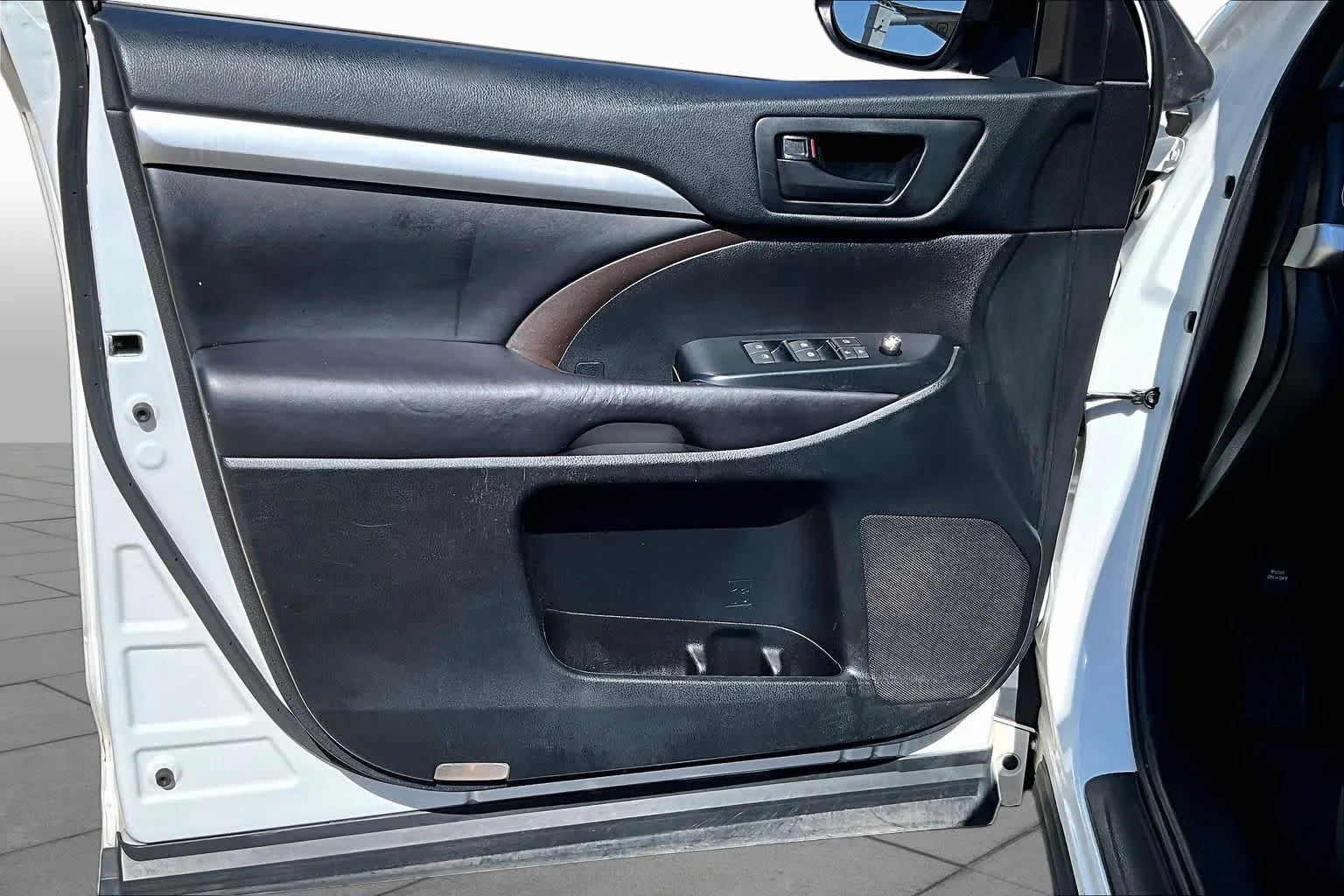 Used 2017 Blizzard Pearl Toyota LE image 25