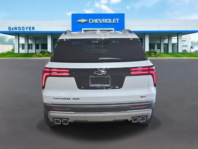 2027 Chevrolet Traverse Z71 - Photo 8