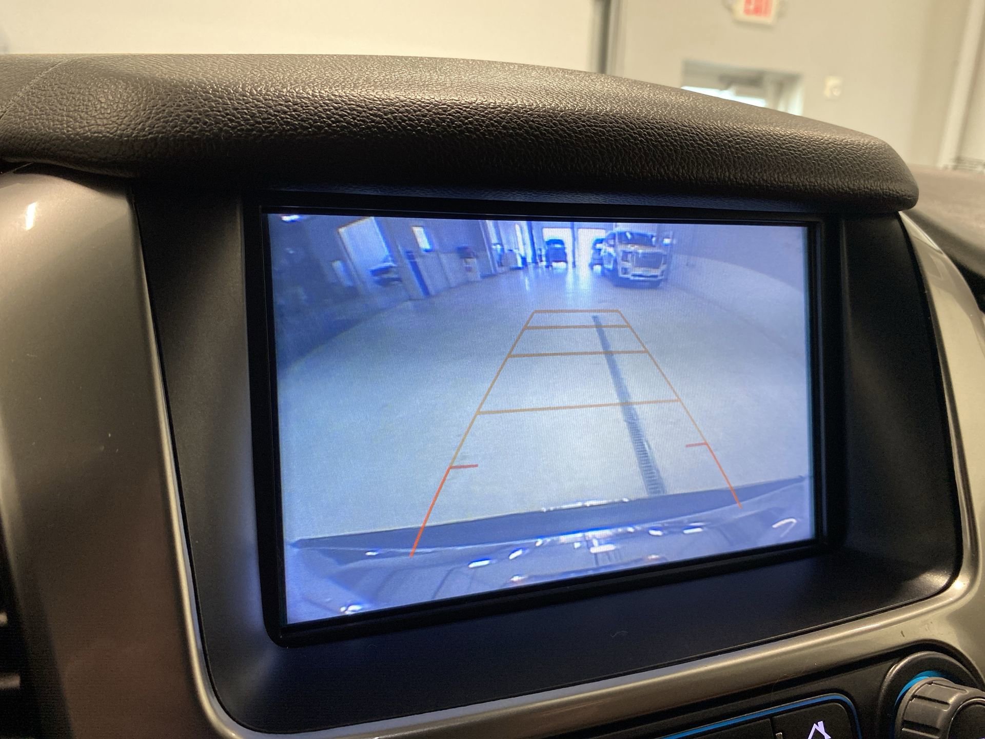 Used 2020 IRIDESCENT PEARL TRICOAT Chevrolet Premier image 15