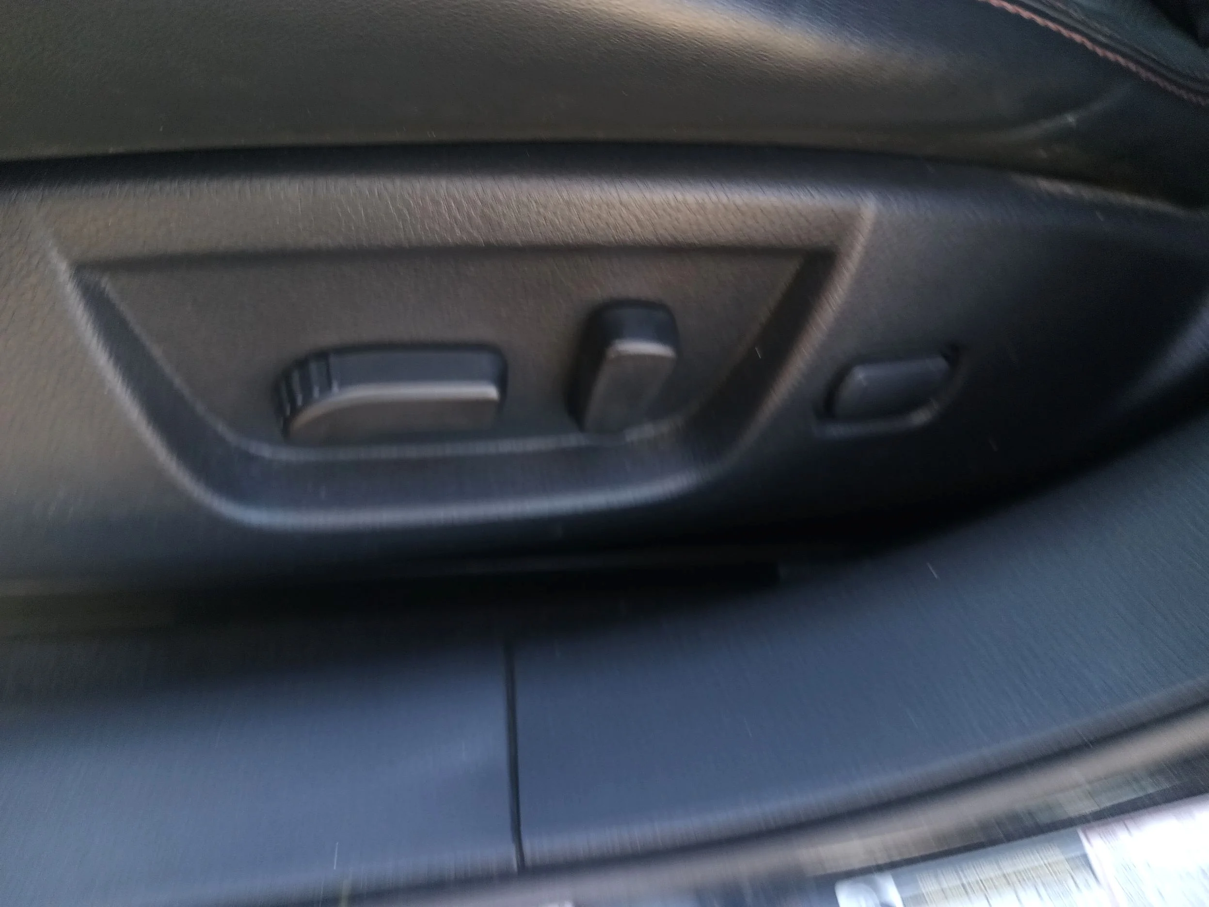 Used 2014  NISSAN  image 17