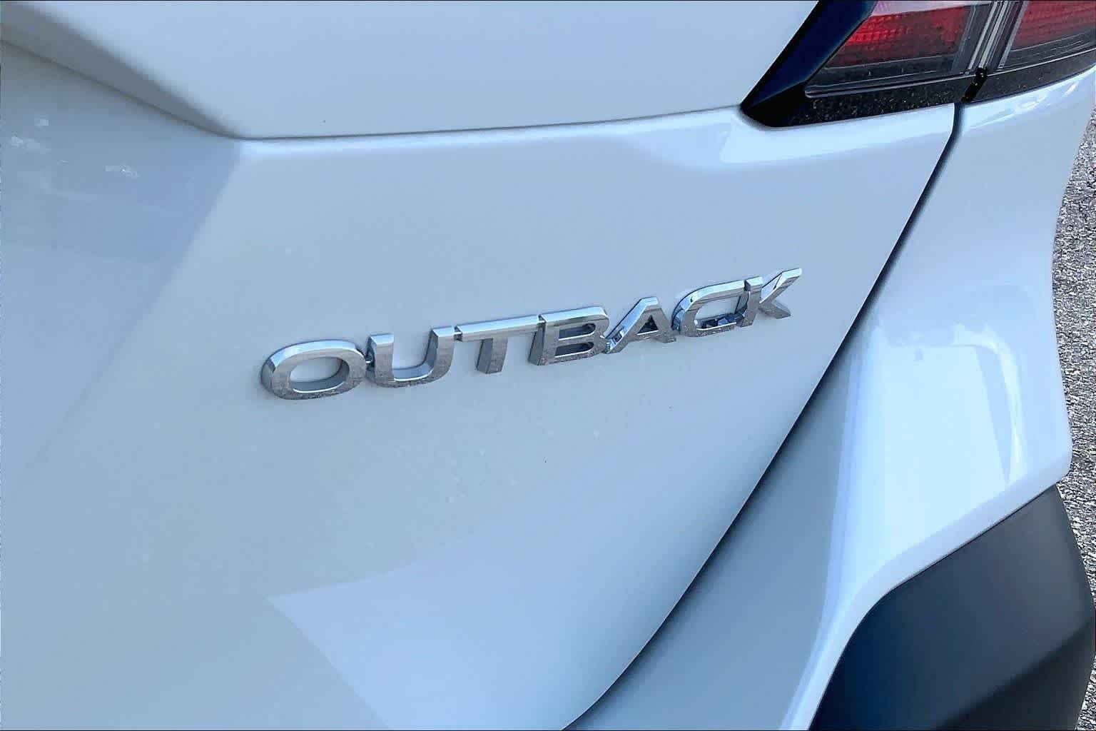 Used 2025 Crystal White Pearl Subaru Limited image 10