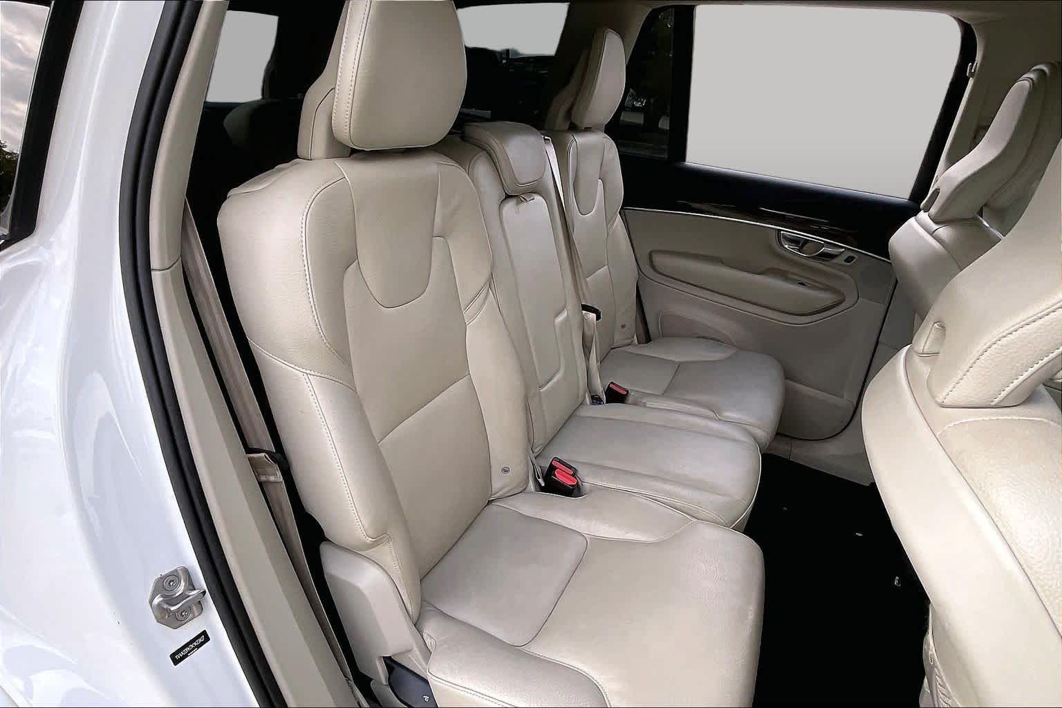 Used 2019 Crystal White Pearl Metallic Volvo Momentum image 19