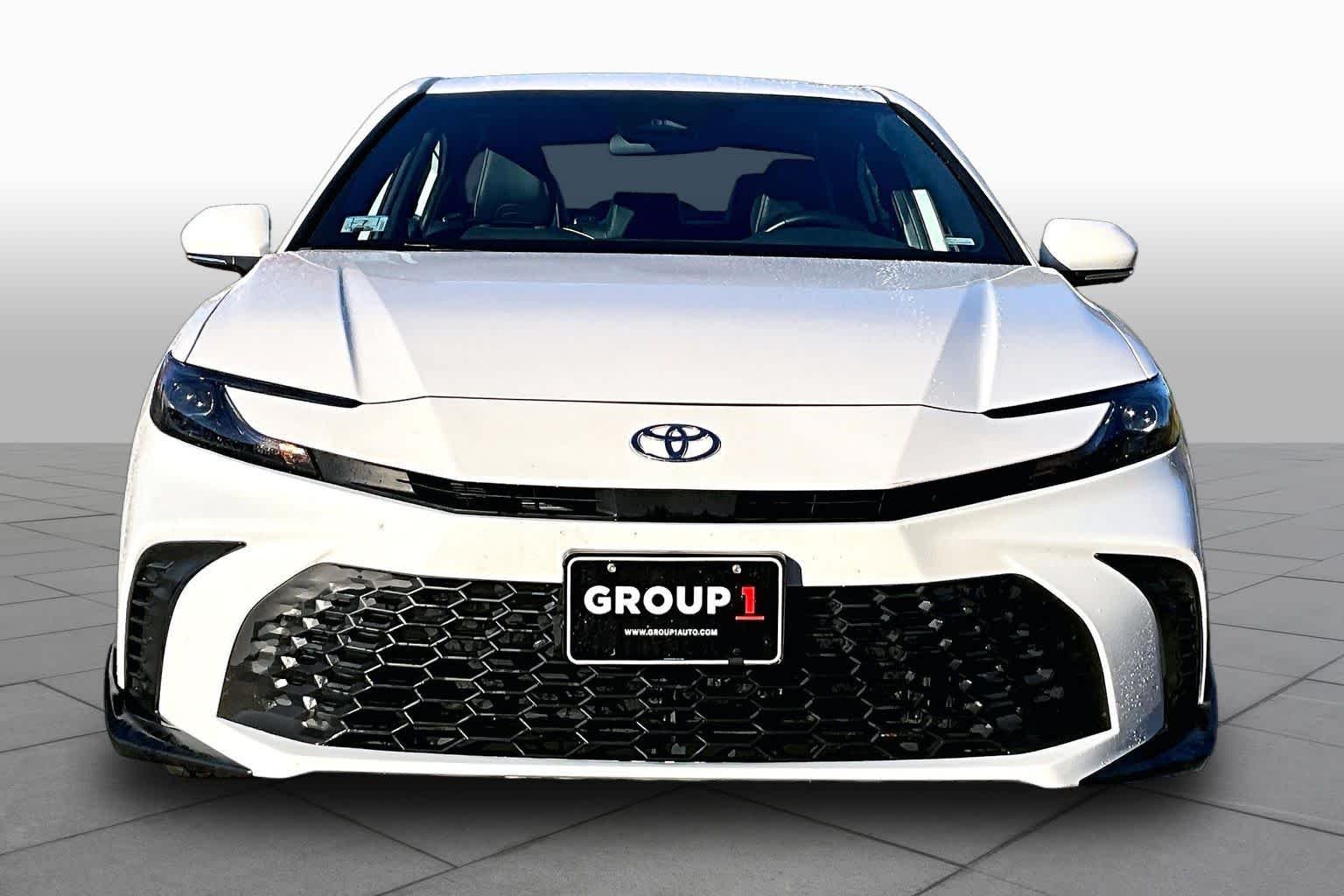 Used 2025 Ice Cap Toyota SE image 4