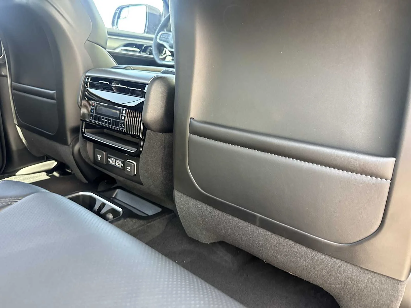 New 2026 High Gloss Black Exterior Paint Jeep Limited Reserve image 16