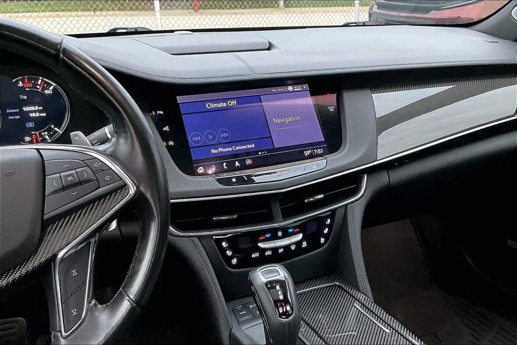 Used 2020 Crystal White Tri-Coat Cadillac Blackwing Twin image 5