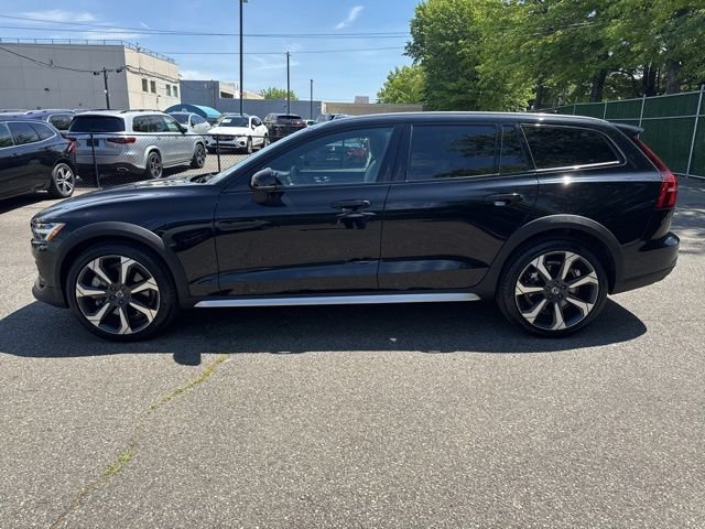 Used 2024 Black Volvo Ultimate image 2