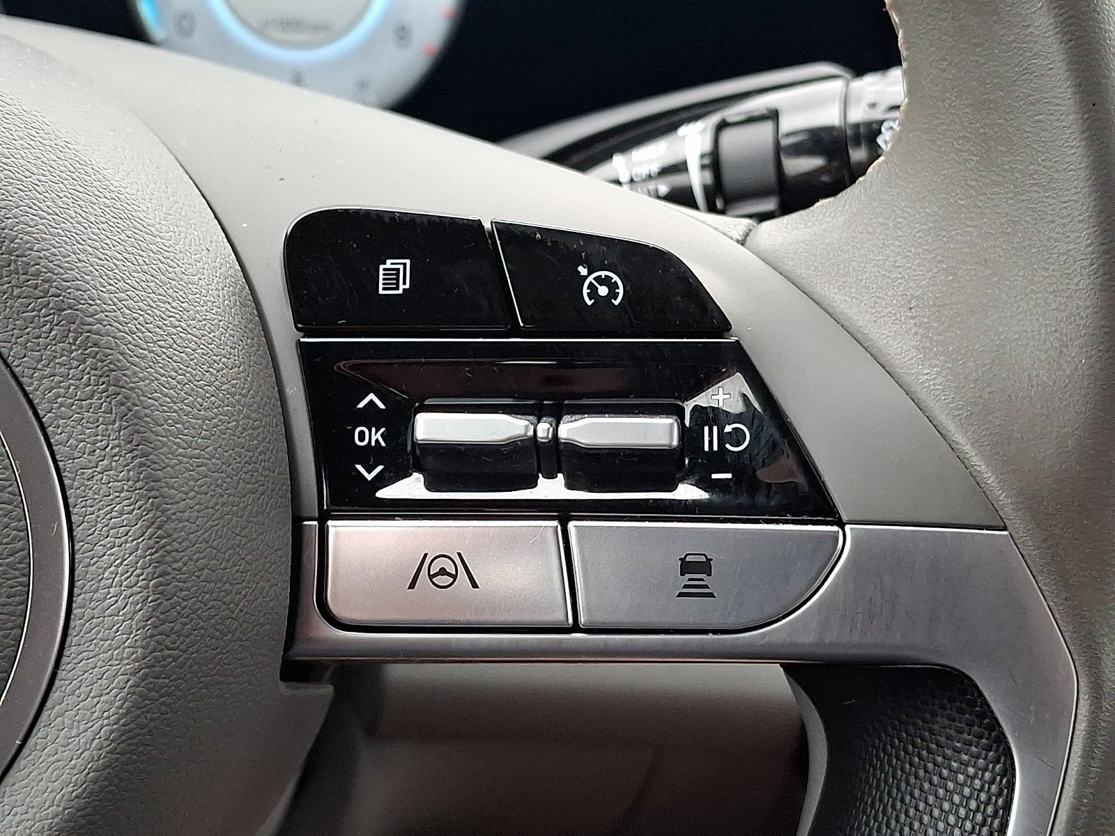 Used 2023 Shimmering Silver Pearl Hyundai SEL image 21