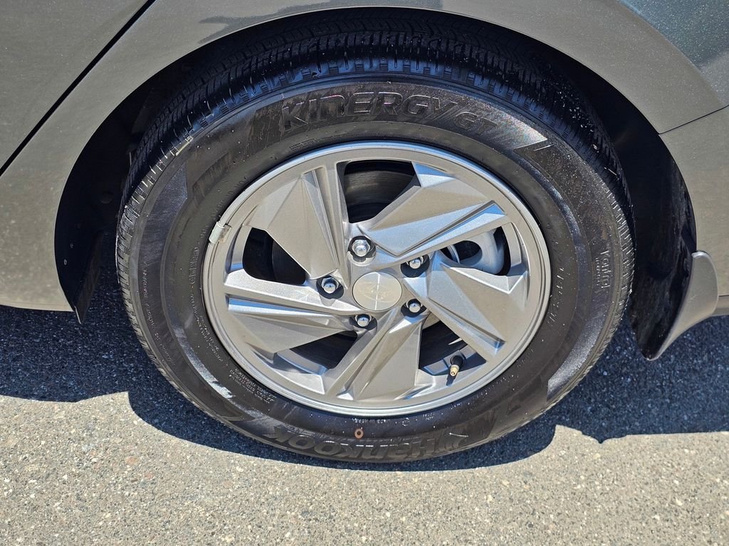 2025 Hyundai Elantra SE - Photo 9