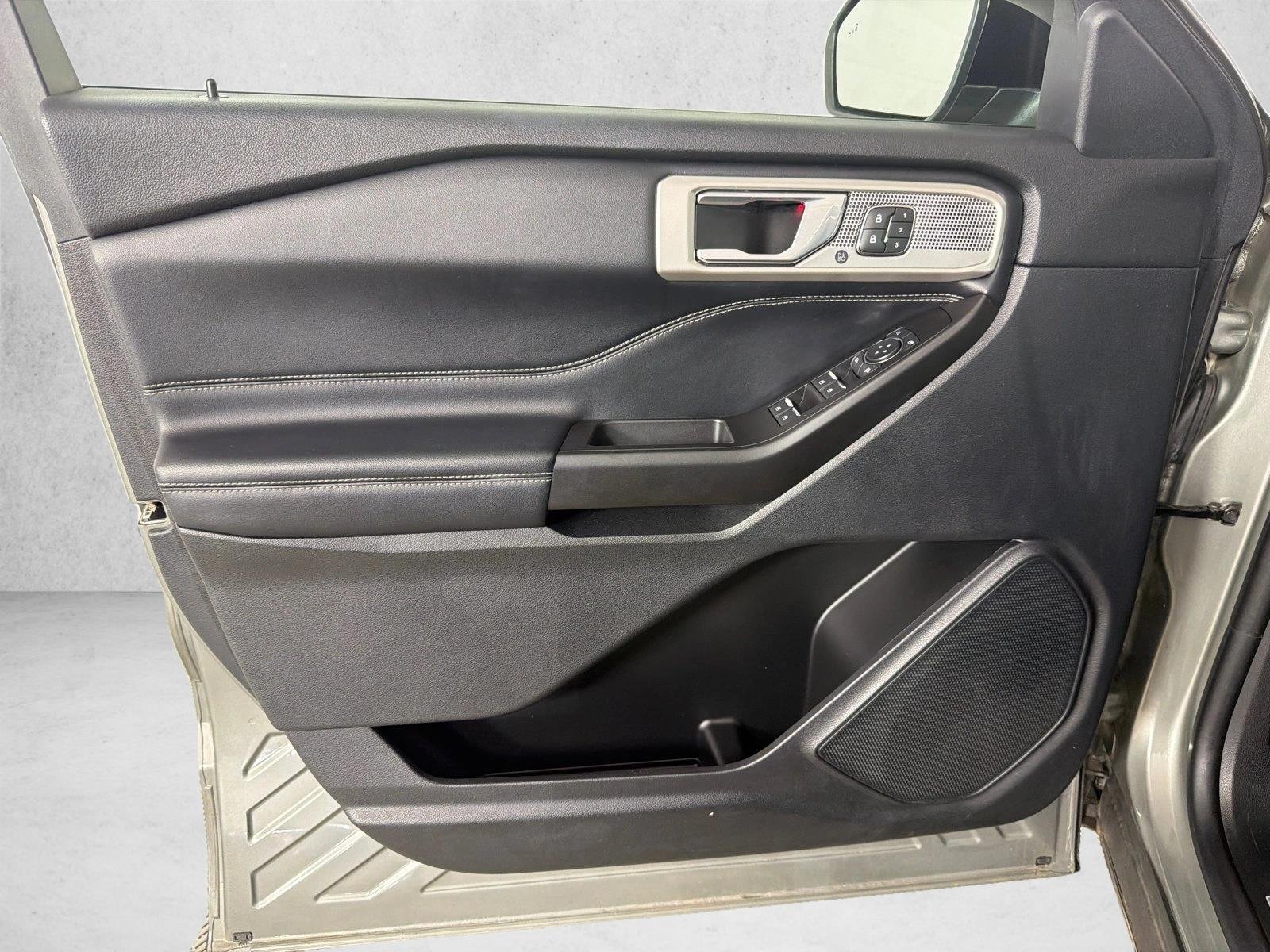 Used 2020 Silver Spruce Metallic Ford Limited image 11