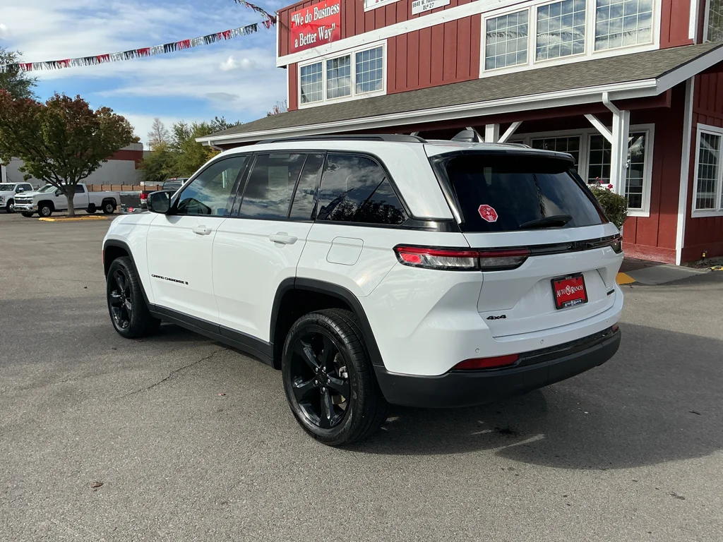 Used 2023 Bright White Clearcoat Jeep Limited image 11