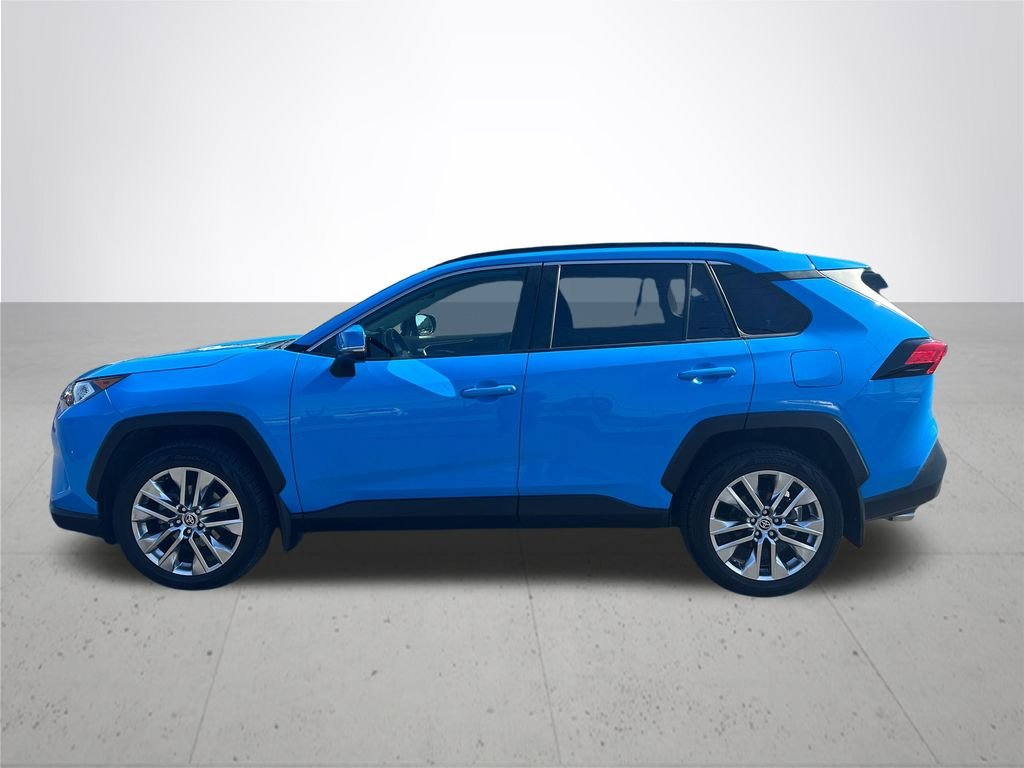 Used 2021 Blue Toyota XLE Premium image 10