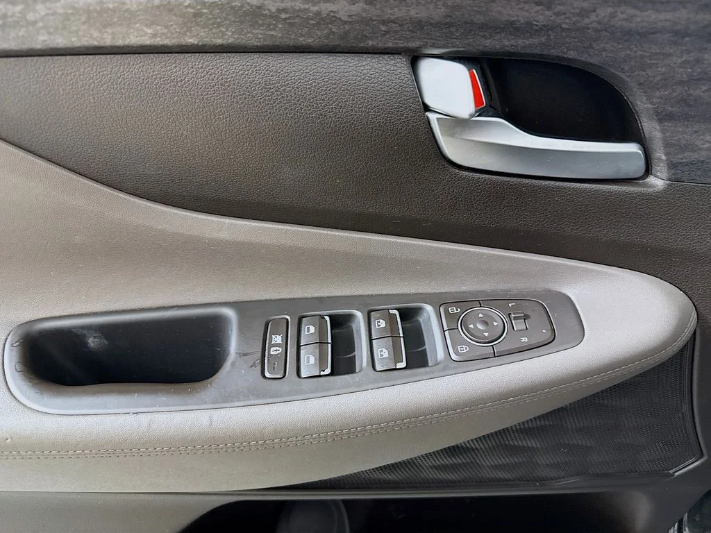 Used 2020 Black Hyundai SEL image 17