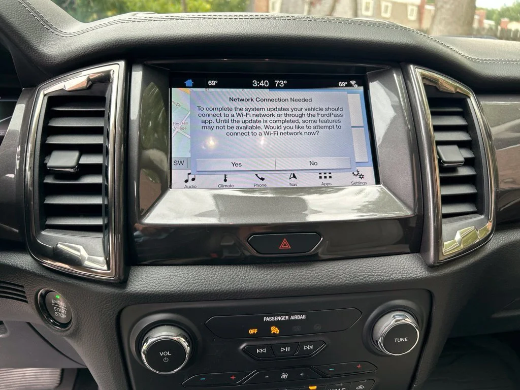 Used 2019 White Ford Lariat image 23
