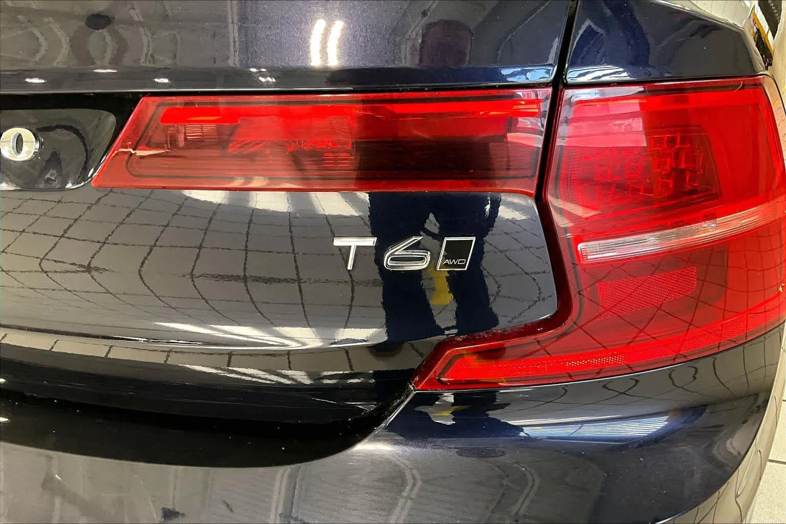 Used 2017 Magic Blue Metallic Volvo Momentum image 10