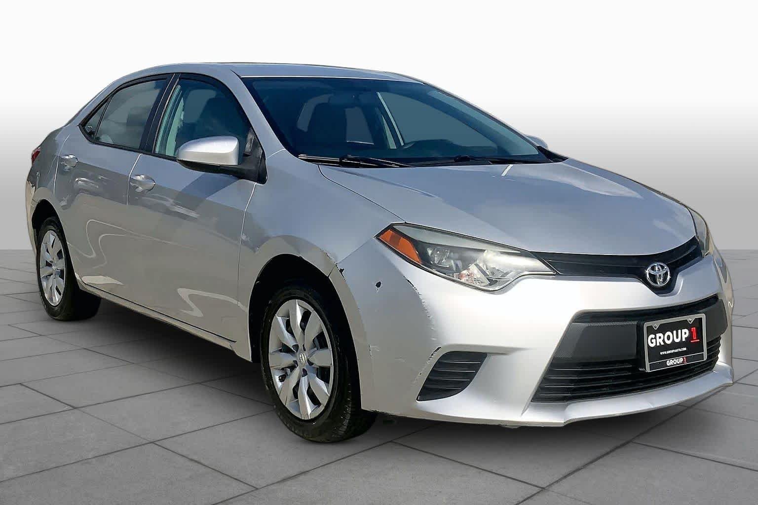 Used 2014 Classic Silver Metallic Toyota LE image 3