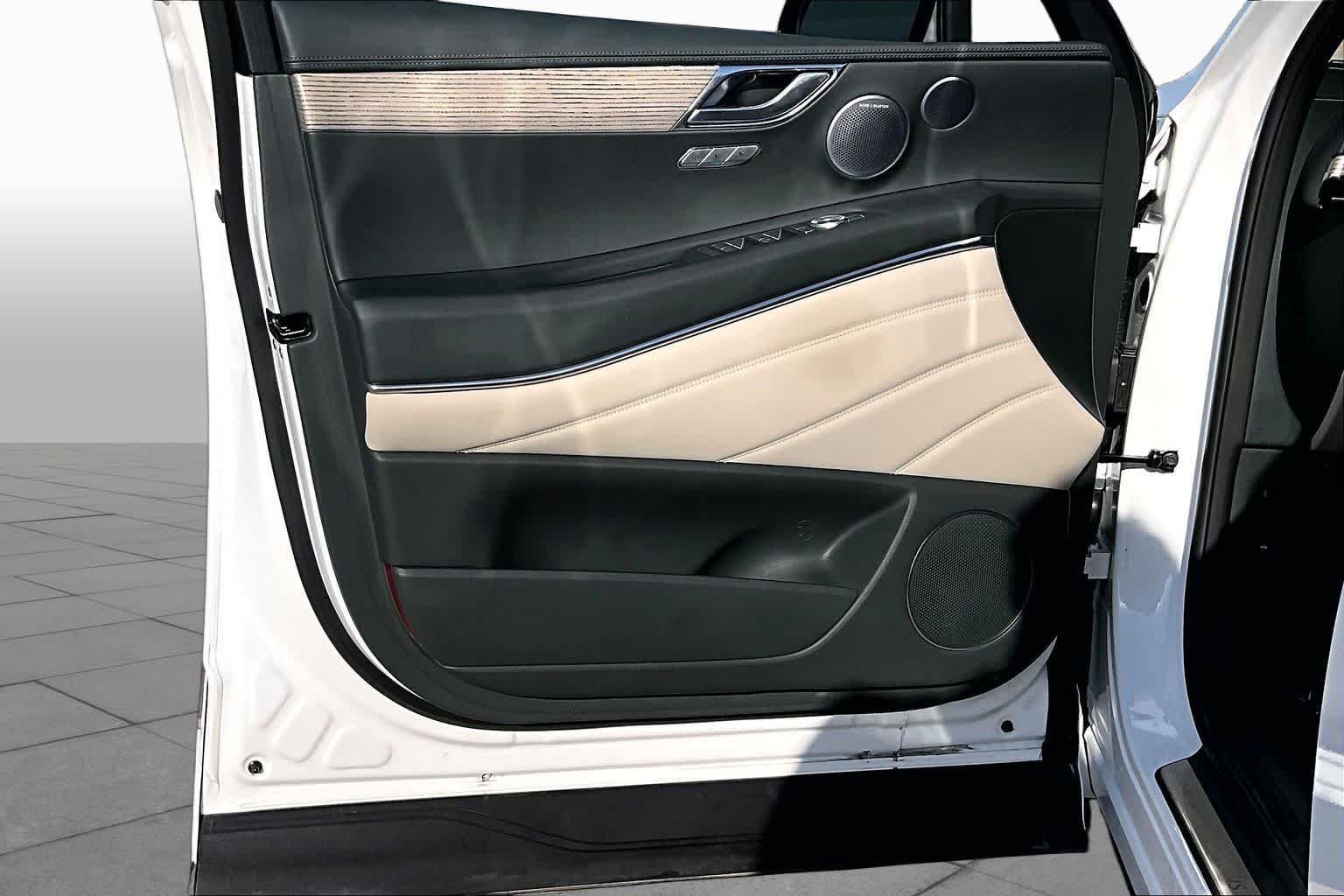 Used 2025 Alta White Genesis 2.5T Prestige image 19
