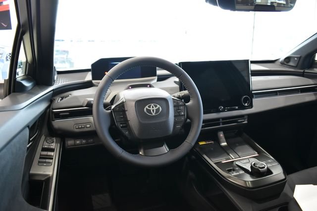 2026 Toyota C-HR XSE - Photo 9