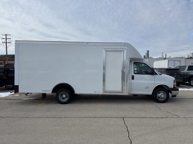 New 2025 Summit White Chevrolet 2WT image 5