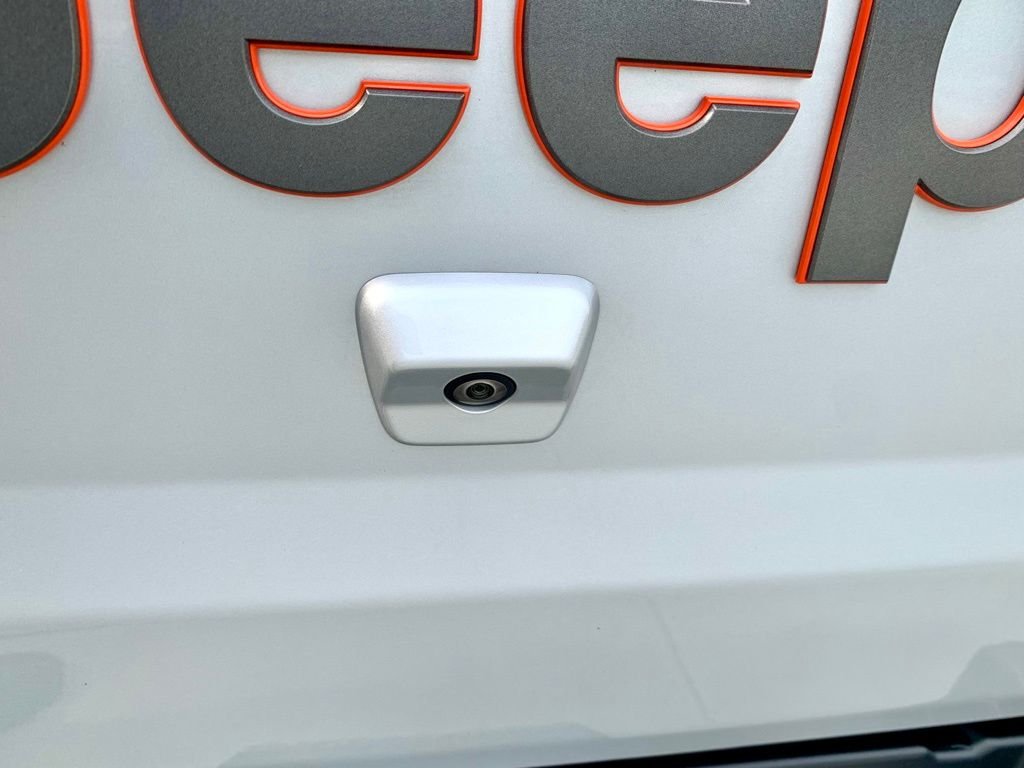 Used 2024 Silver Jeep Mojave image 44