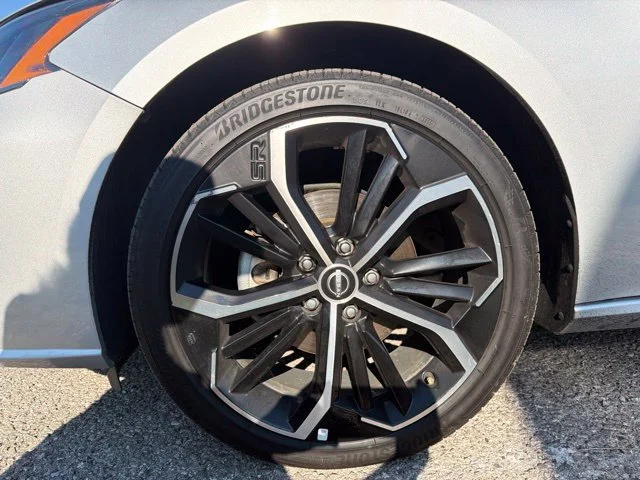 Used 2025 Silver Nissan 2.5 SR image 9