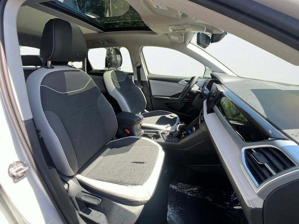 New 2026 White Volkswagen 1.5T SE image 12