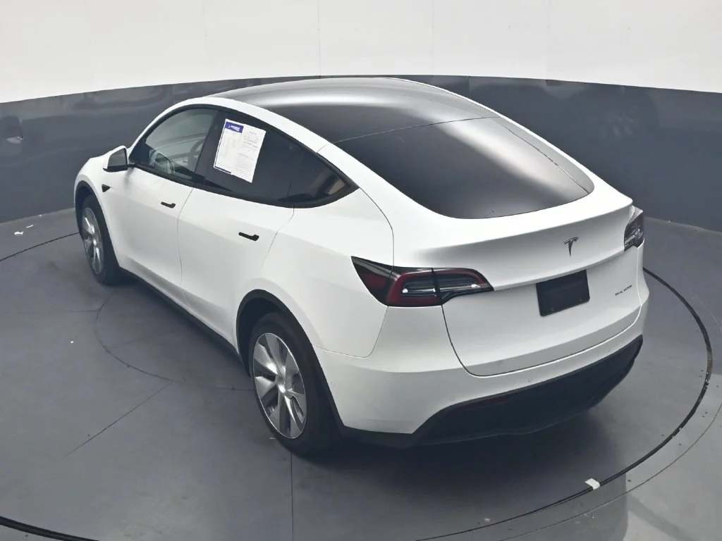 Used 2022  Tesla Long Range image 19