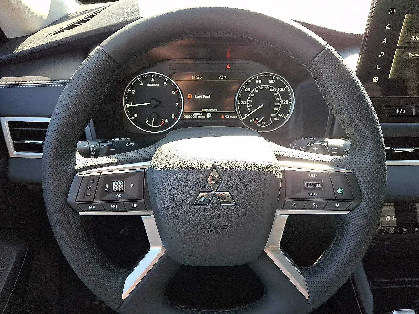 New 2026 White Mitsubishi SE image 18