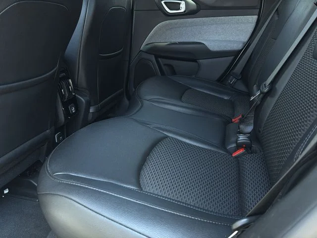 Used 2025 Silver Jeep Latitude image 19