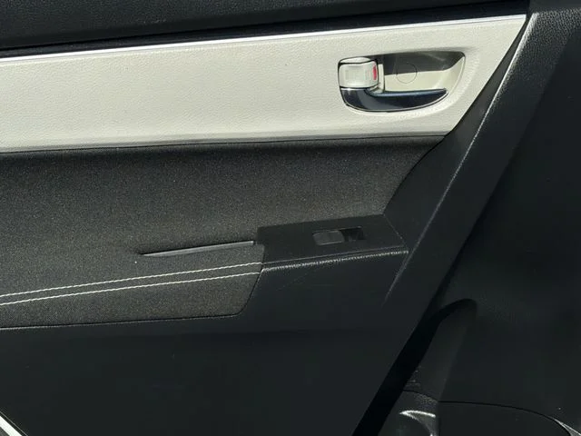 Used 2019 White Toyota LE image 18