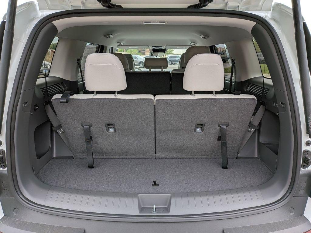 New 2026 White Hyundai SE image 26