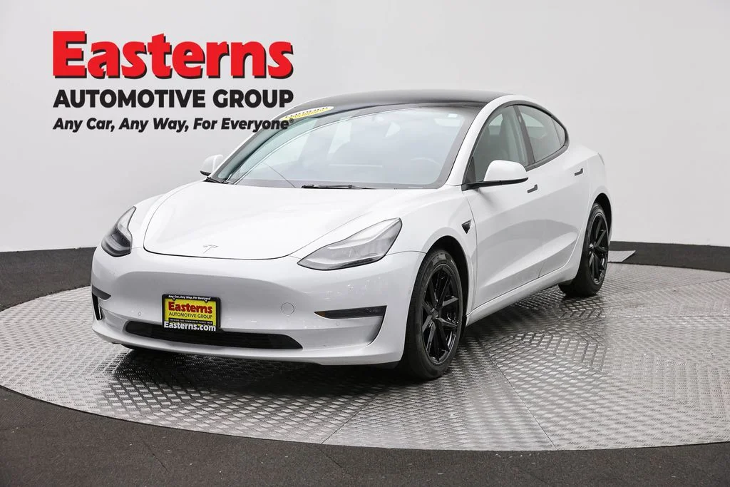 Used 2022 White Tesla Long Range image 1