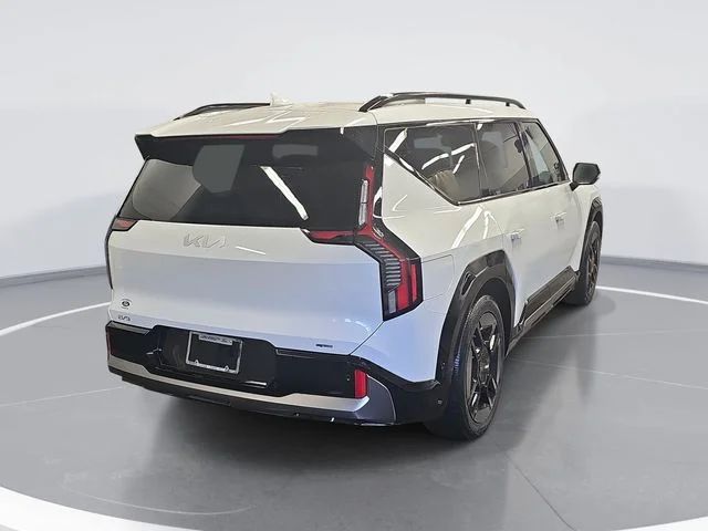 Used 2024 White Kia GT-Line image 3