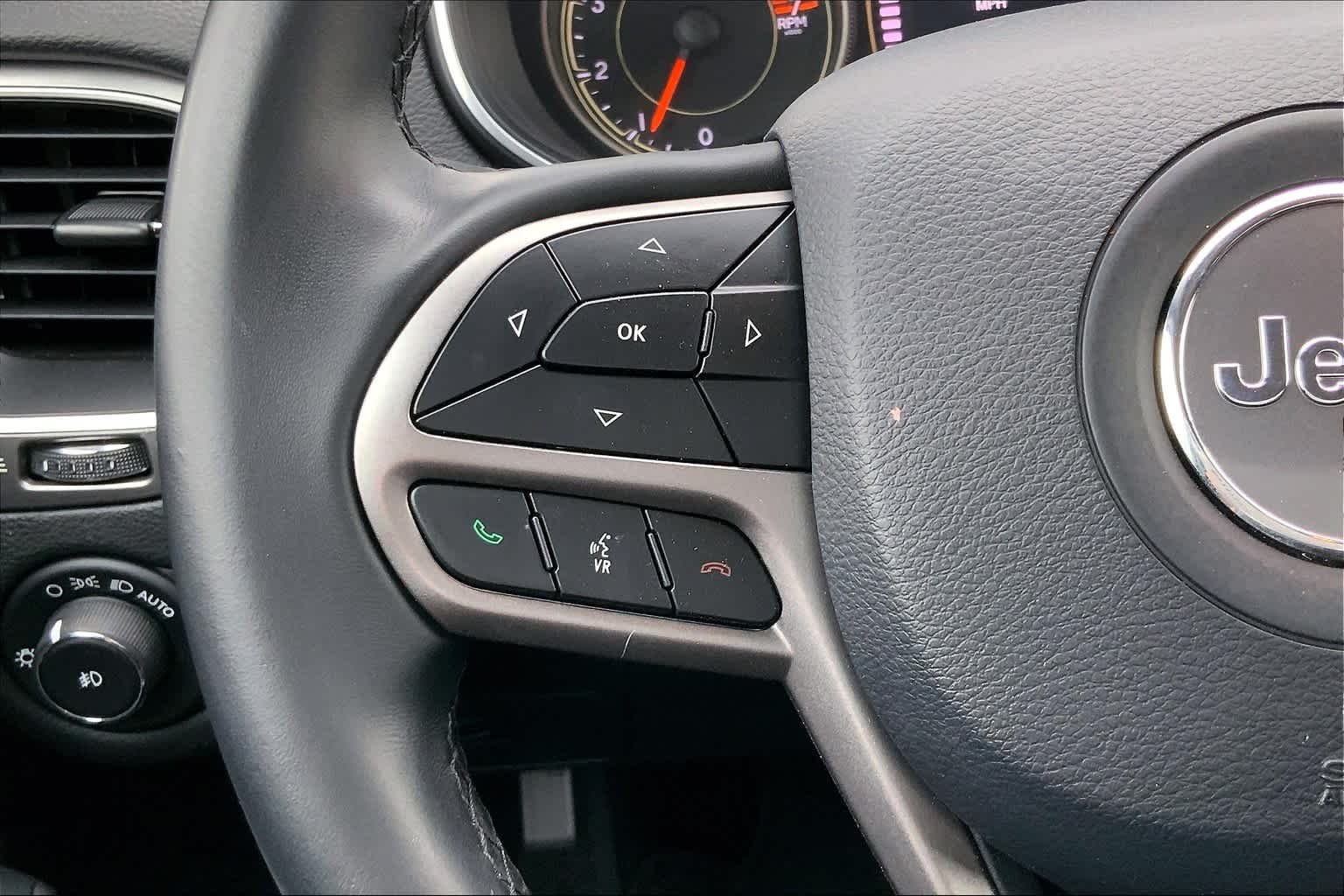 Used 2019 Diamond Black Crystal Pearlcoat Jeep Latitude Plus image 24