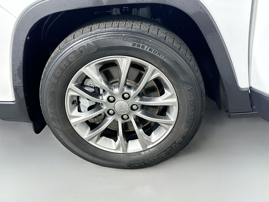 Used 2021 Bright White Clearcoat Jeep Latitude Lux image 30
