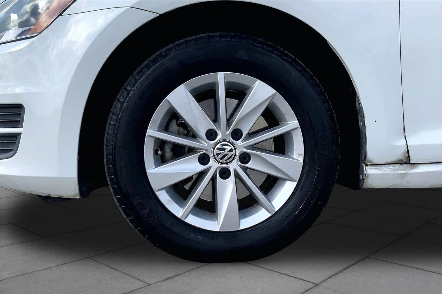 Used 2015 Pure White Volkswagen TSI S image 11