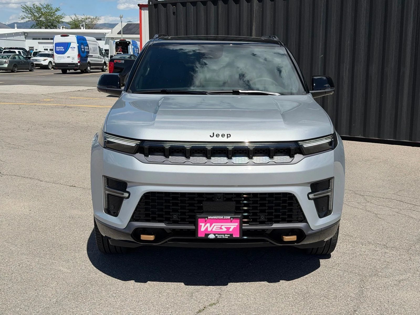 New 2026 Silver-Zynith Exterior Paint Jeep  image 3