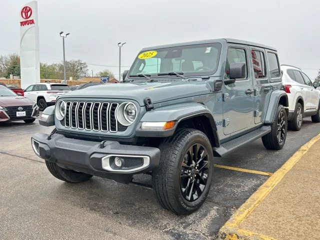 Used 2025 Gray Jeep Sahara 4xe image 5