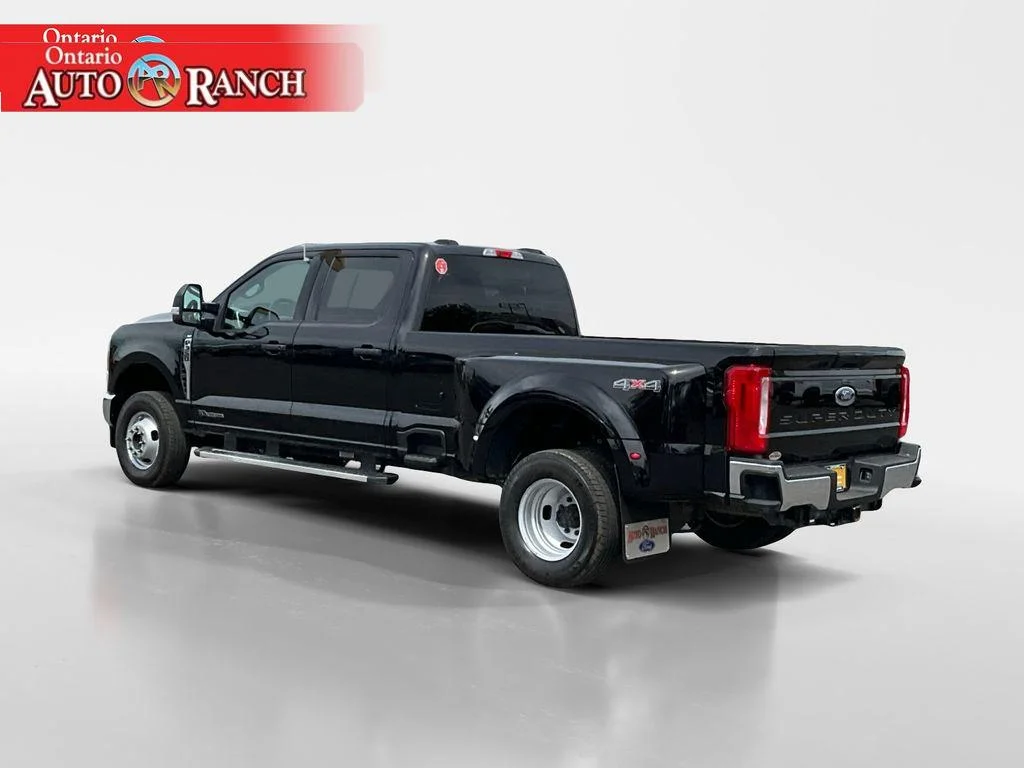 Used 2025 Agate Black Metallic Ford XLT image 3