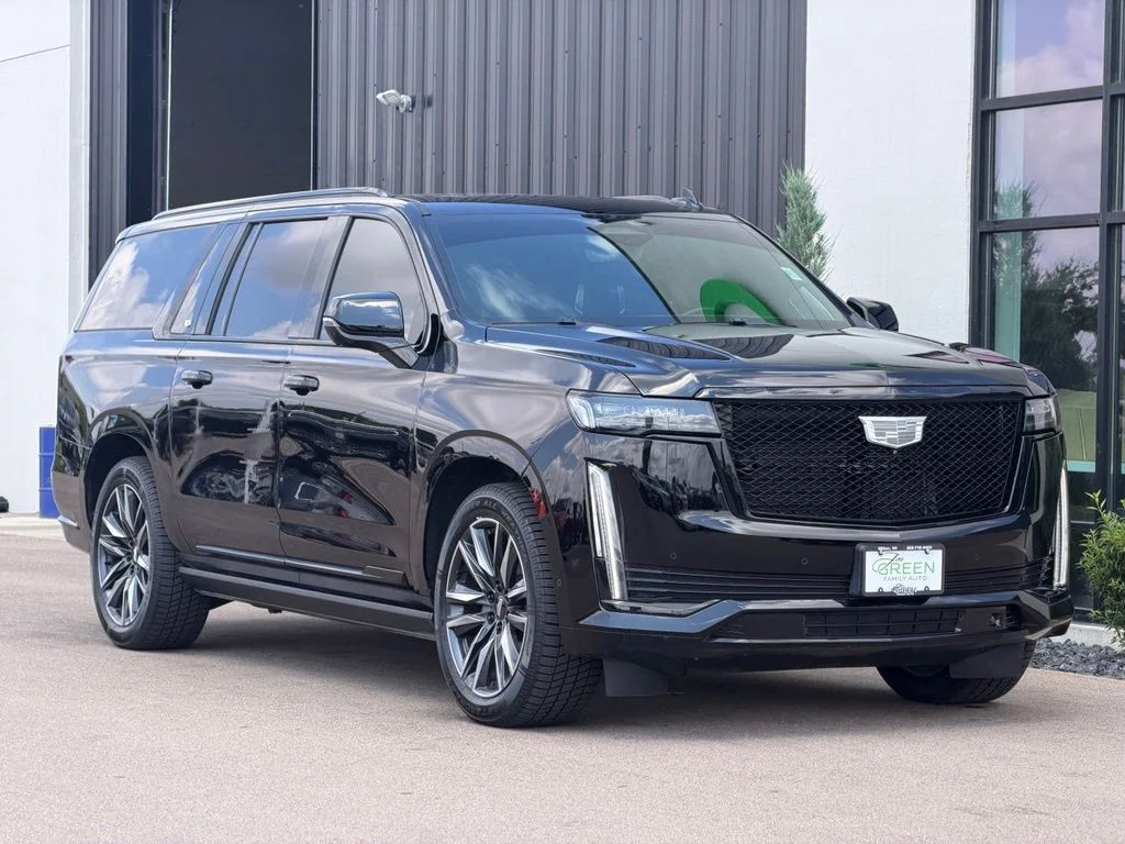 Used 2021 Black Cadillac Sport Platinum image 4