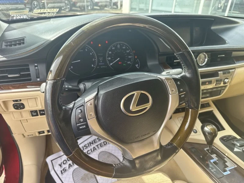 Used 2015 Red Lexus  image 22