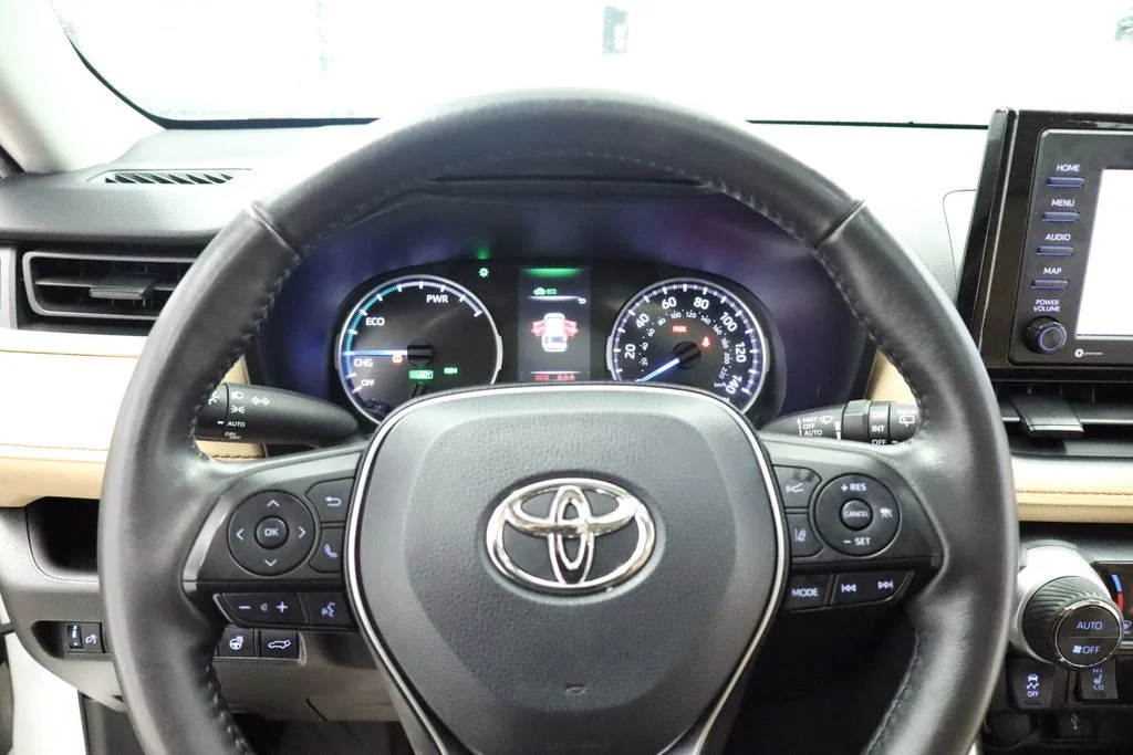 Certified Used 2022 White Toyota XLE image 36