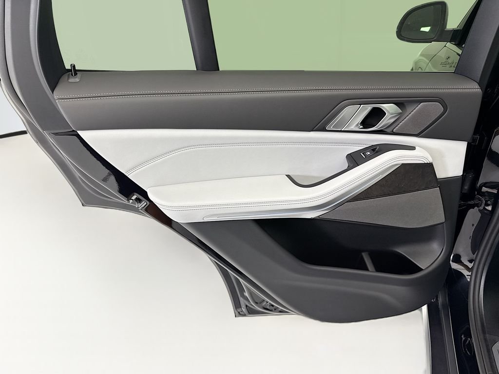 New 2026 Black Sapphire Metallic BMW xDrive50e image 25